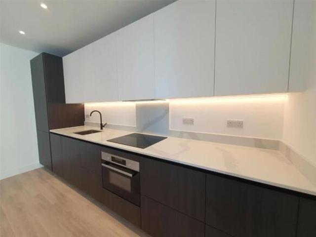 Apartment for rent in Cat Hill, England
