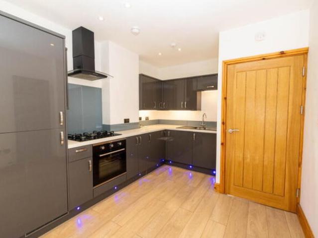 Apartment for rent in Roath, Wales