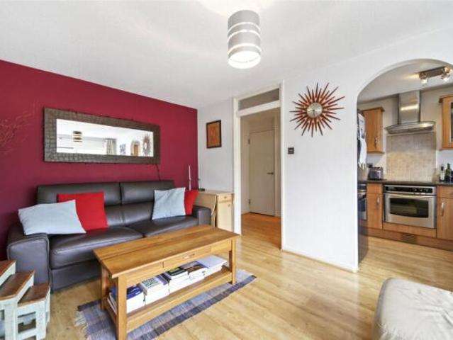 Apartment for rent in Cat Hill, England