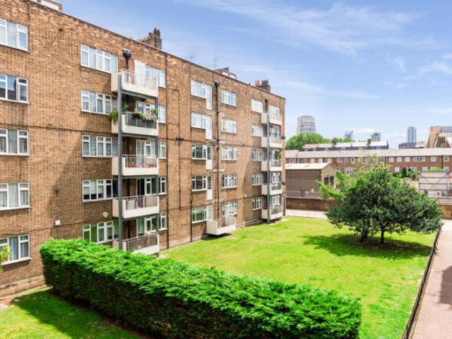 Apartment for rent in Cat Hill, England
