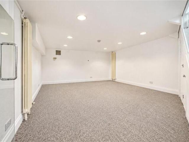 Apartment for rent in Cat Hill, England