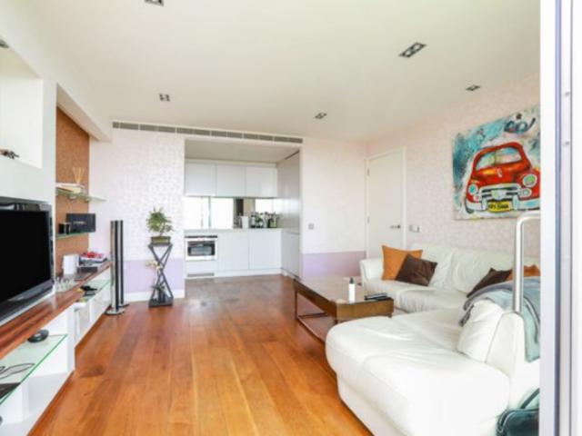 Apartment for rent in Cat Hill, England