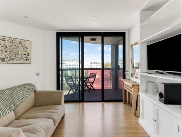 Apartment for rent in Cat Hill, England