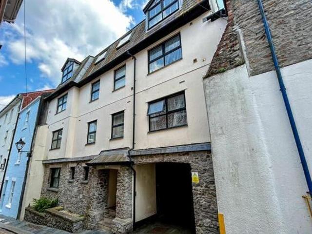 House for rent in Follaton, Strode