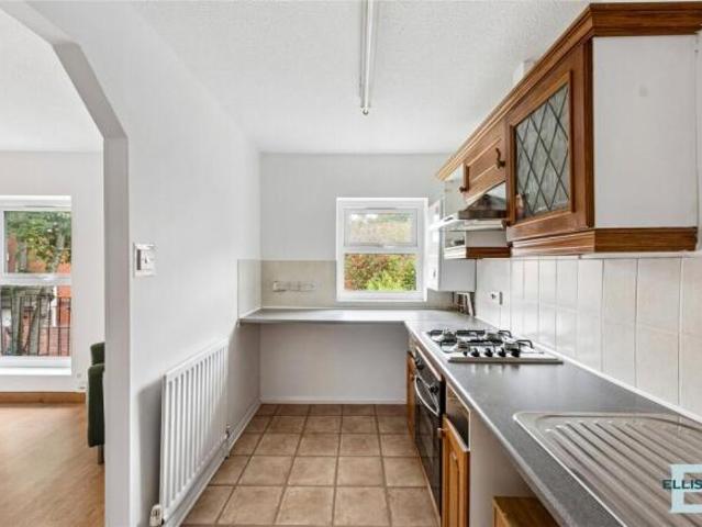 Apartment for rent in Cat Hill, England