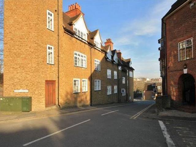House for rent in Surrey, England