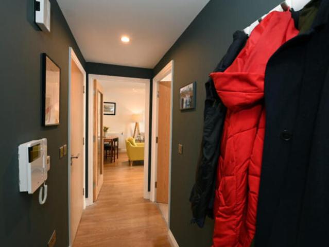 Apartment for rent in Cat Hill, England