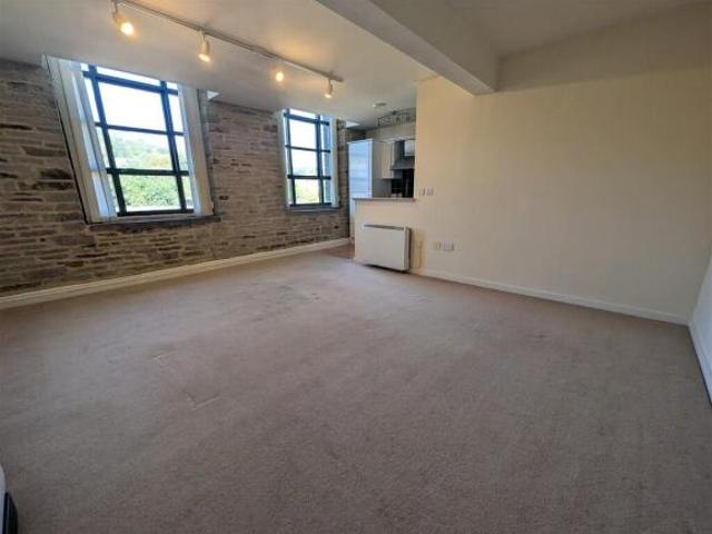 Apartment for rent in Longwood, West Yorkshire