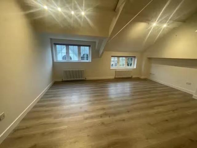 Apartment for rent in Fole, Surrey