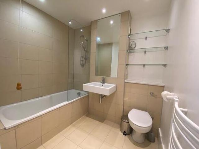 Apartment for rent in Cat Hill, England