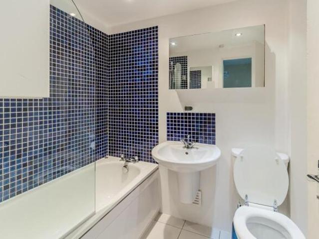 Apartment for rent in Cat Hill, England