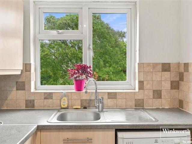 Apartment for rent in Cat Hill, England