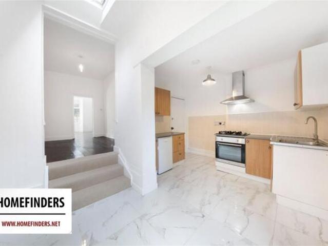 Apartment for rent in Cat Hill, England
