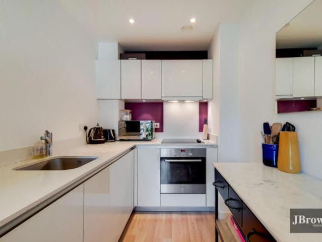 Apartment for rent in Woodberry Grove Estate, Greater London
