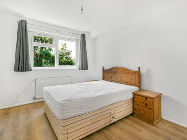Apartment for rent in Cat Hill, England