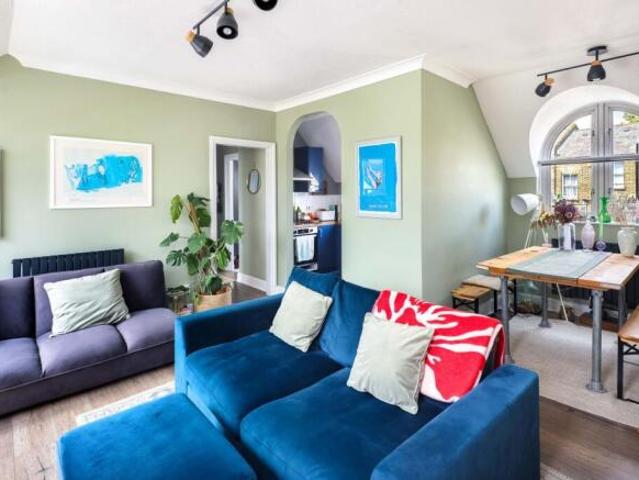 Apartment for rent in Cat Hill, England