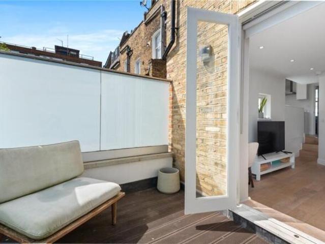 Apartment for rent in Cat Hill, England