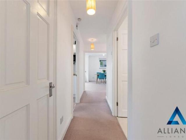 Apartment for rent in Cat Hill, England