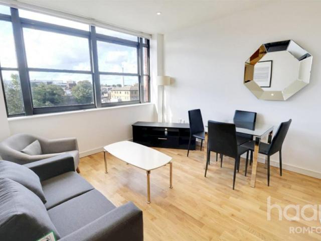 Apartment for rent in Rush Green, Greater London