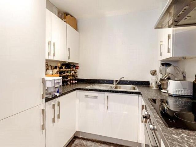 Apartment for rent in Five Acres, Hertfordshire