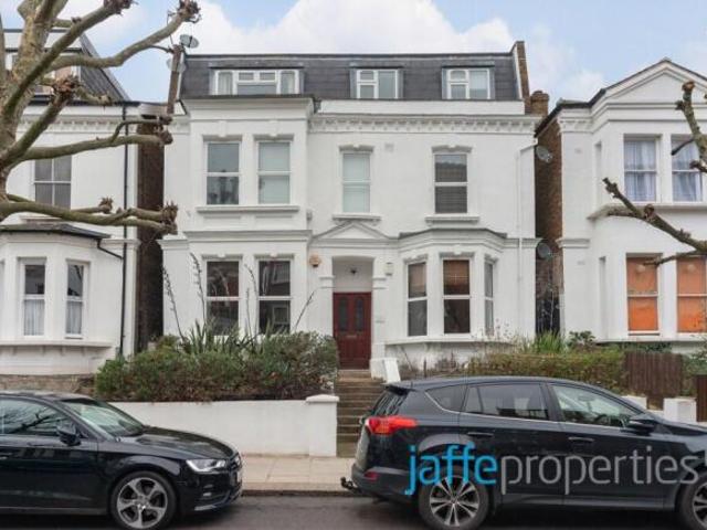 Apartment for rent in Cat Hill, England