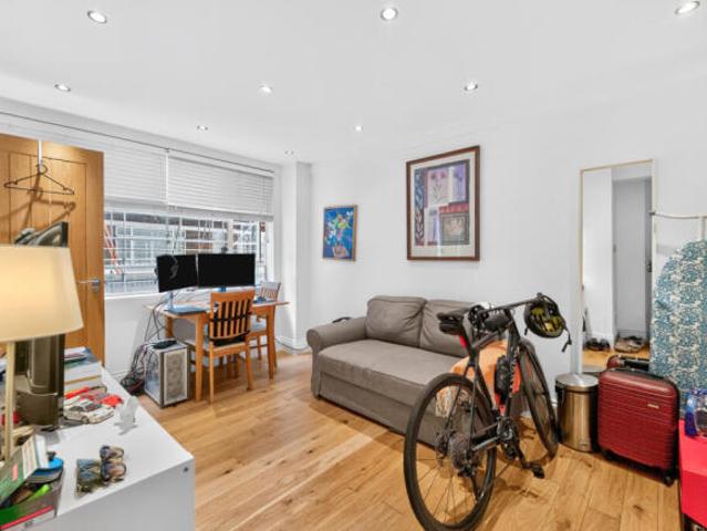 Apartment for rent in Cat Hill, England