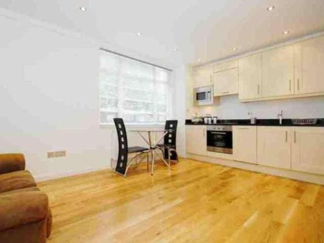 Apartment for rent in Cat Hill, England