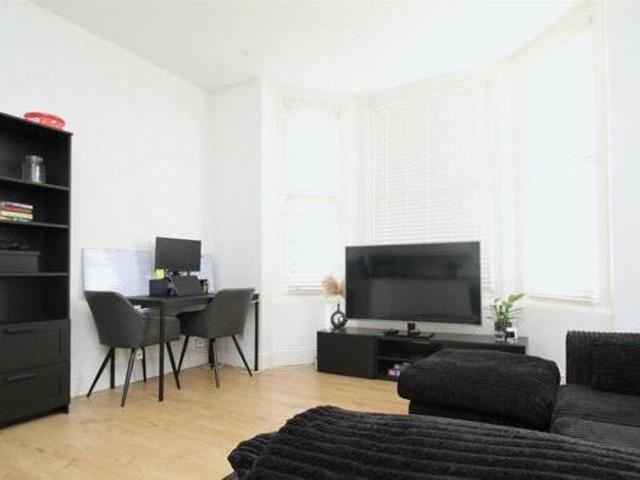 House for rent in Surrey, England