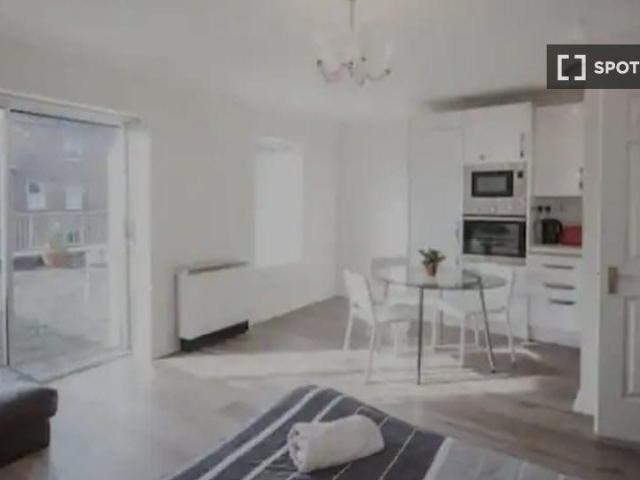 Apartment to rent in Bluebell, North Tipperary