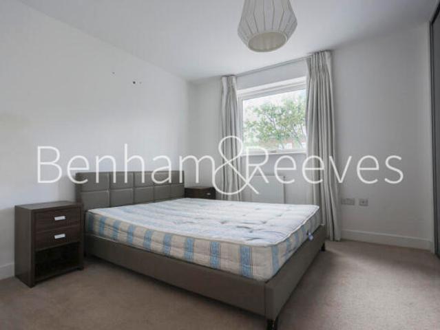 Apartment for rent in Cat Hill, England