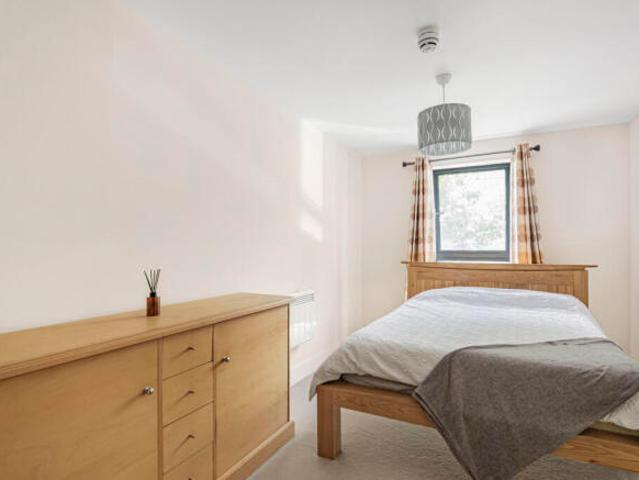 Apartment for rent in Cat Hill, England