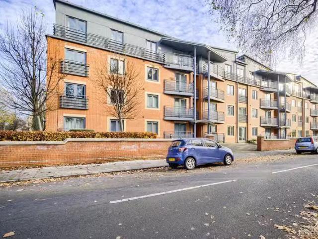 Apartment for rent in Lower Compton, Mount Wise