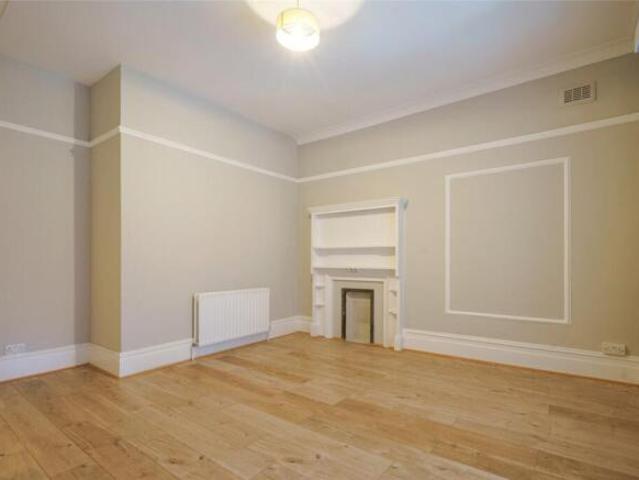 Apartment for rent in Cat Hill, England