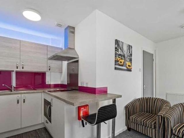 House for rent in Follaton, Strode