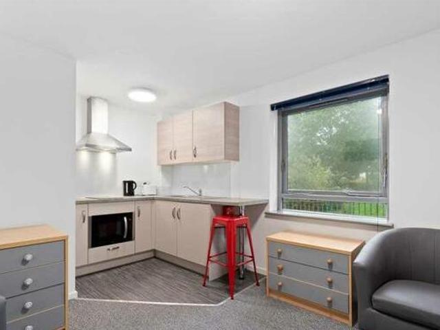 House for rent in Follaton, Strode