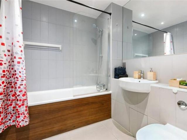 Apartment for rent in Cat Hill, England