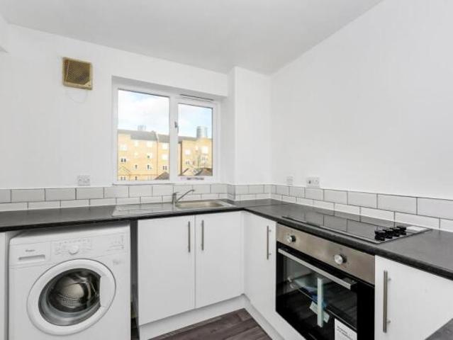 Apartment for rent in Cat Hill, England