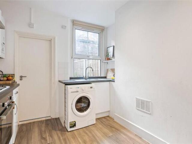 Apartment for rent in Cat Hill, England