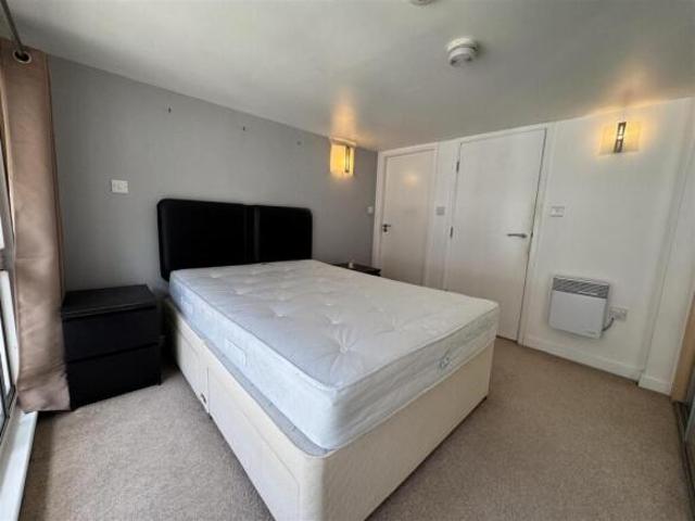 Apartment for rent in Old Hall Street, Comers