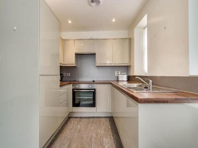 Apartment for rent in Follaton, Strode