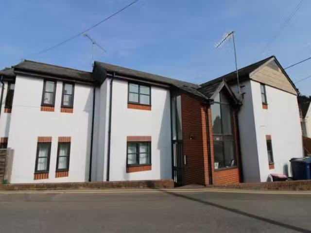 Apartment for rent in Badshot Lea, Waverley