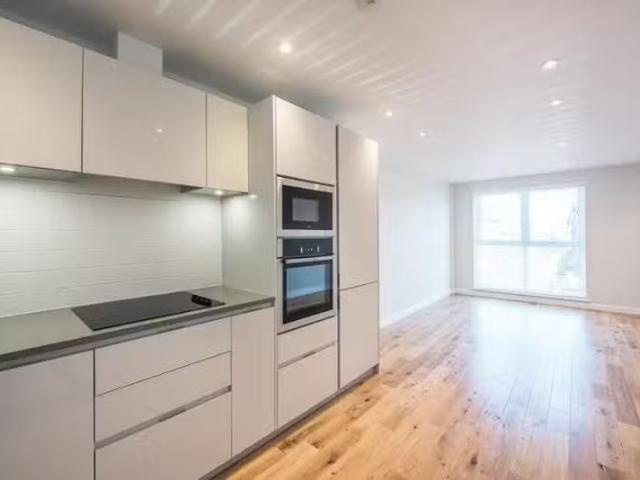 Apartment for rent in Five Acres, Hertfordshire