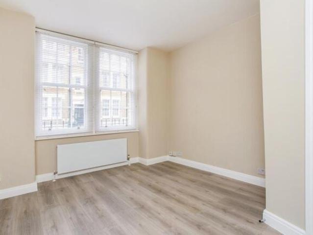 Apartment for rent in Cat Hill, England