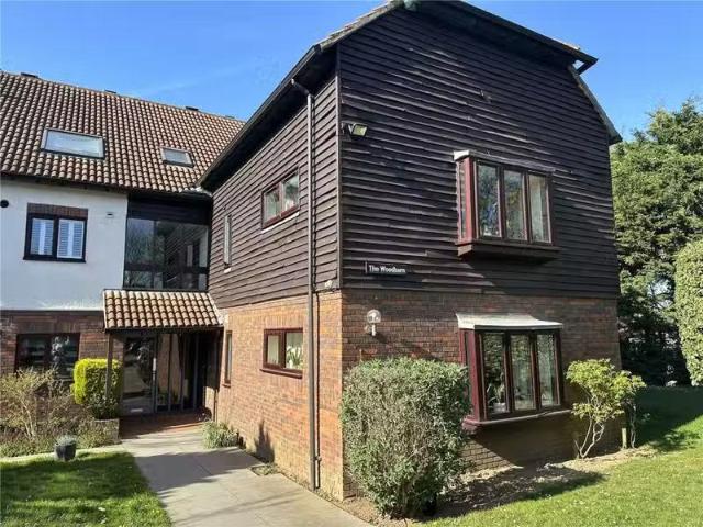 Apartment for rent in Badshot Lea, Waverley