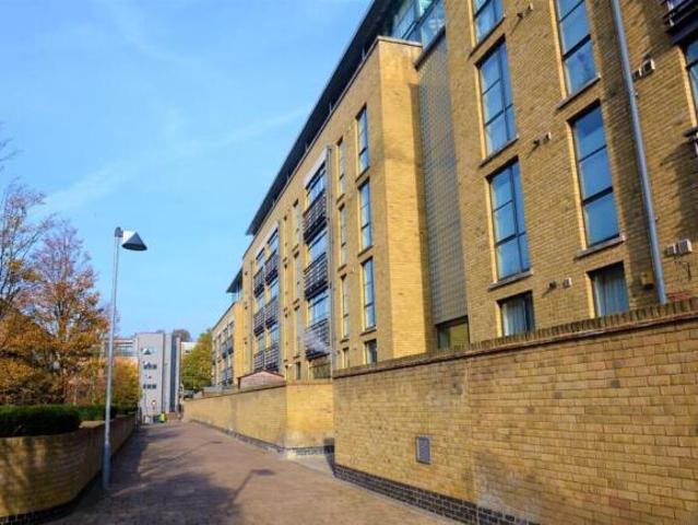 Apartment for rent in Brentford End, Greater London