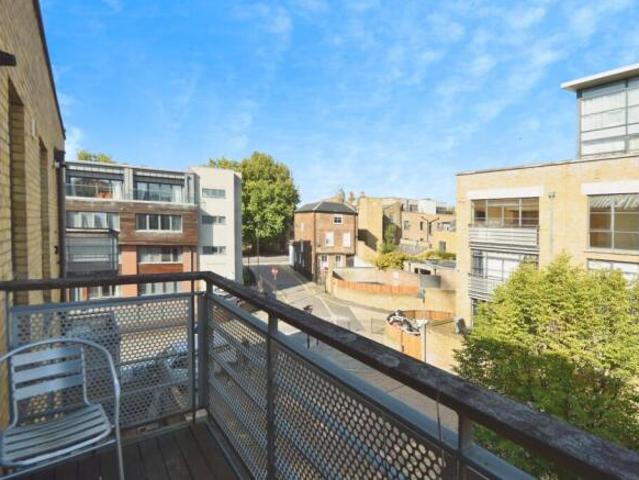 Apartment for rent in Brentford End, Greater London