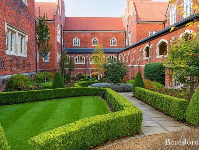 Apartment for rent in The Galleries, Navestock Side
