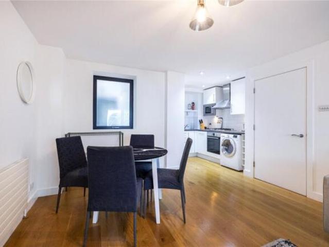 Apartment for rent in Cat Hill, England
