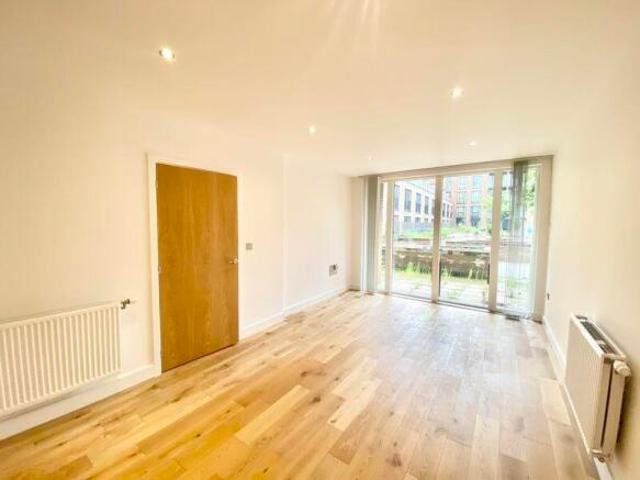 Apartment for rent in Cat Hill, England