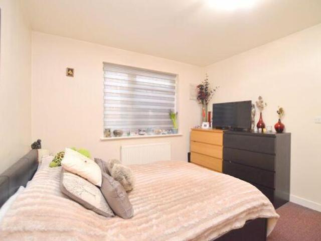 Apartment for rent in Hatch End, Greater London